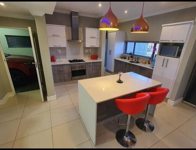 3 BEDROOM TOWNHOUSE FOR SALE IN IZINGA